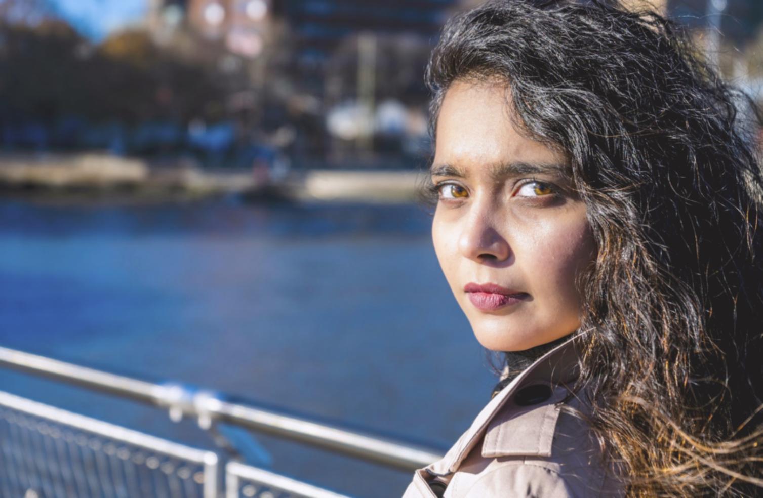 Preparazione della pelle prima del trucco sposa con prodotti professionali