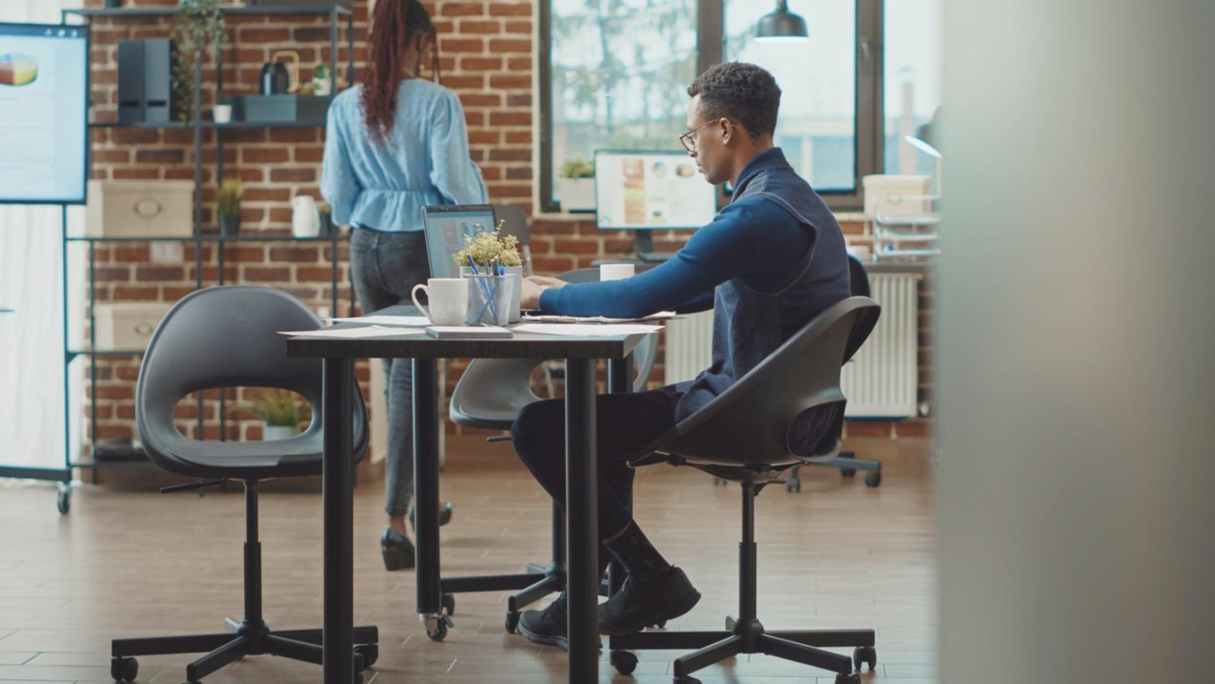 Preparazione trucco sposa con attenzione ai dettagli